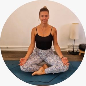 Géraldine, professeure de yoga prénatal et postanal à l'Espace Helios Erstein
